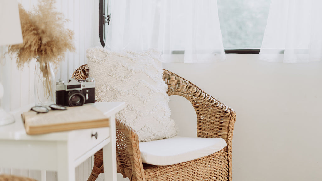 8 Tips to Warm up a Classic White Room