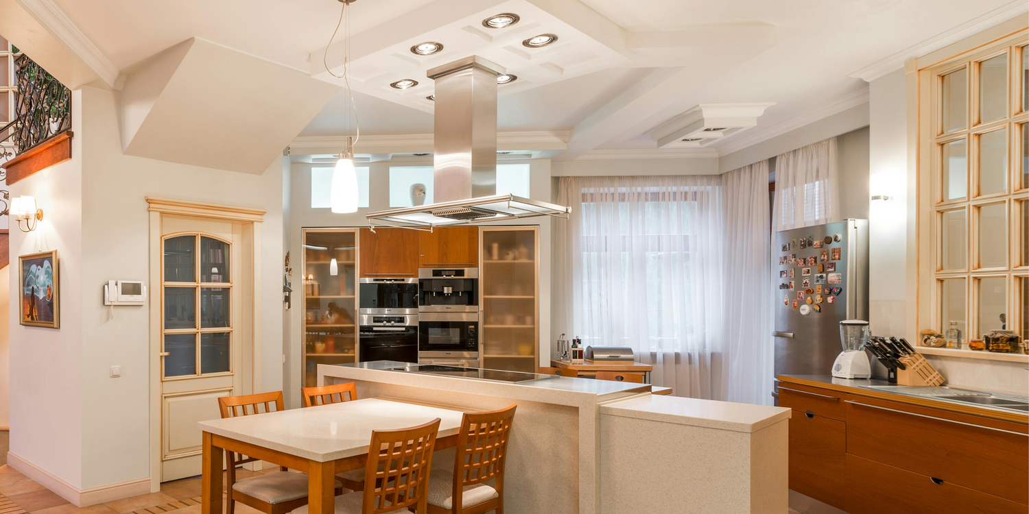 Crowning Glory: The Return of Cabinet Hats in 2025 Kitchens