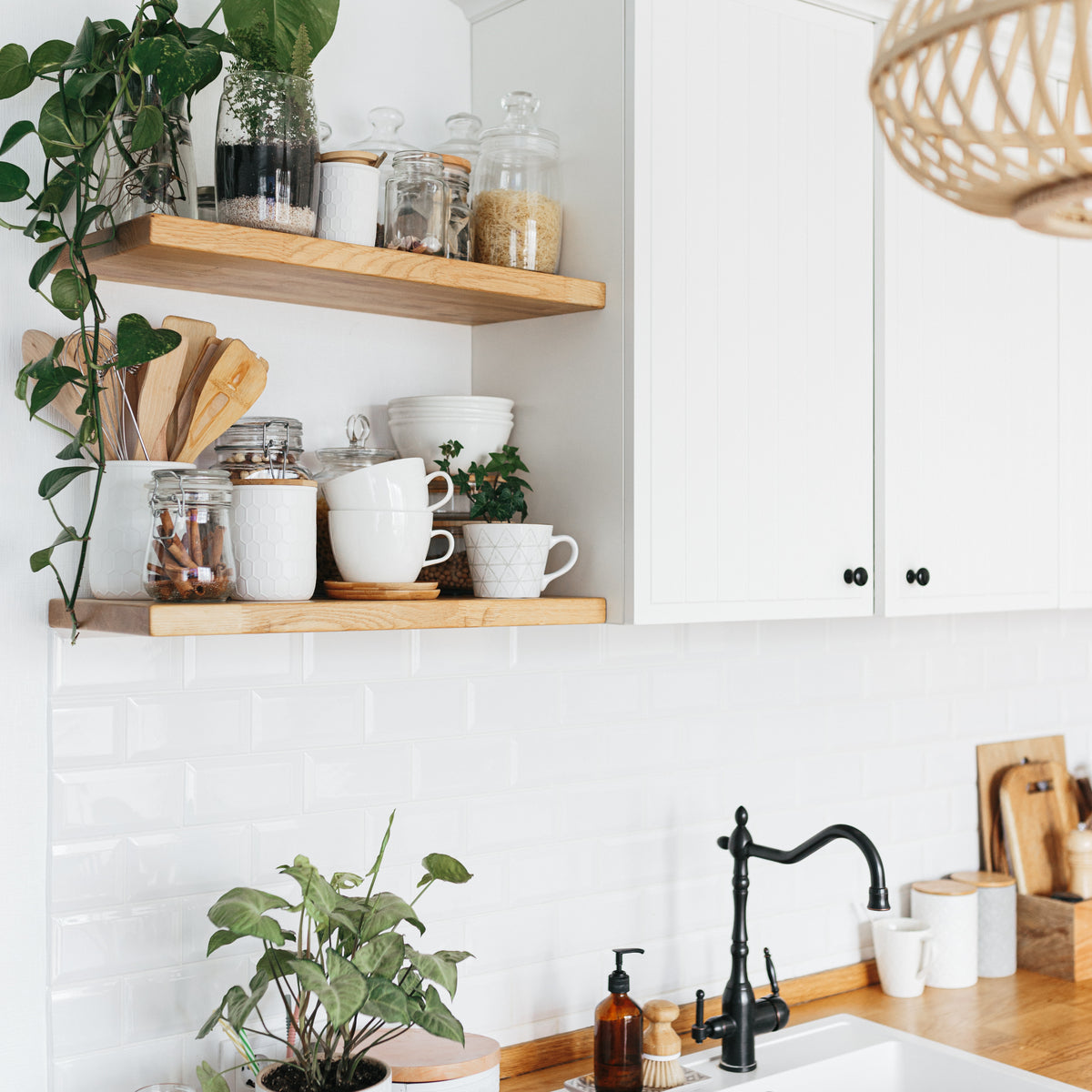 8 Great Ways to Decorate with Planters in Your Kitchen Design