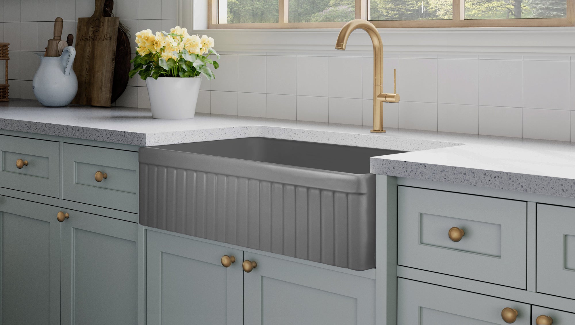 FSW1047BB LUXURY 33-INCH SOLID FIRECLAY FARMHOUSE SINK, MATTE GRAY, MATTE GOLD ACCS, FLUTED FRONT